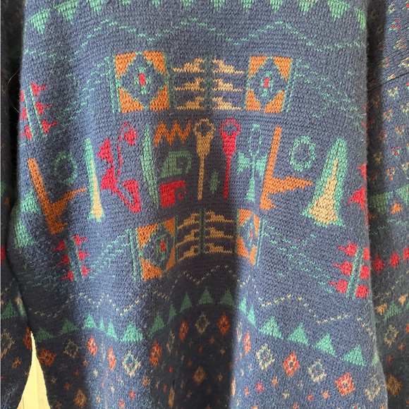 Vintage Cambridge Classics Men's Blue Patterned Crewneck Sweater - Picture 3 of 6